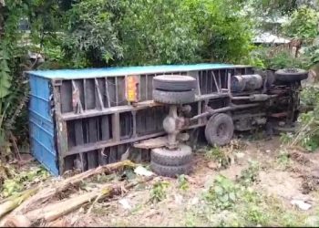 পণ্যবাহী ট্রাকের চাপায় দুই জনের মৃত্যু