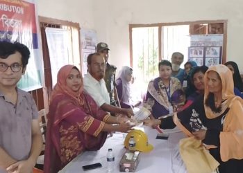 ঘূর্ণিঝড় রিমেলের আঘাতে  ক্ষতিগ্রস্তদের মাঝে নগদ অর্থ সহায়তা বিতরণ