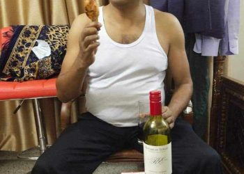 পটুয়াখালীতে রাঙ্গাবালী উপজেলা চেয়ারম্যান প্রার্থীর মদ পানের ছবি সামাজিক যোগাযোগ মাধ্যমে ভাইরাল 