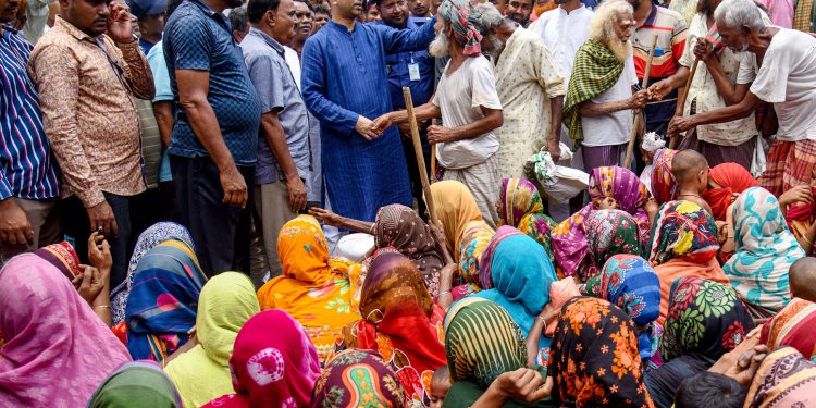গাইবান্ধা ফুলছড়ি সাঘাটার বন্যার্তদের পাশে দাঁড়ানোর জন্য সর্বাত্মক চেষ্টা করছি- সাংসদ মাহমুদ হাসান রিপন
