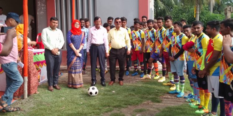 রামপালে বঙ্গবন্ধু ও বঙ্গমাতা জাতীয় গোল্ডকাপ ফুটবলের উদ্বোধন