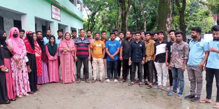 দেবহাটায় পারুলিয়াতে সেচ্ছাসেবী সংগঠন আমাদের টিমের এক বর্ধিত সভা অনুষ্ঠিত