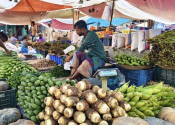 সবজি বাজারে আগুন, মাছের দামেও নাভিশ্বাস নিম্ন ও মধ্যবিত্তের
