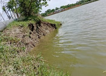 কুয়াকাটায় ড্রেজার মেশিন দিয়ে বালু উত্তোলণে হারিয়ে যাচ্ছে কৃষি ও সমতল ভূমি