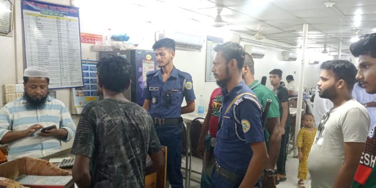 অস্বাস্থ্যকর পরিবেশে খাবার তৈরী ও সরবরাহ, কুয়াকাটায় দু’টি খাবার হোটেলকে ৩ লাখ টাকা জরিমানা