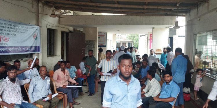 নরসিংদী পল্লী বিদ্যুৎ সমিতি-১ এর অফিসে তালা ঝুলিয়ে কর্ম বিরতিতে গ্রাহকের হয়রানি চরমে