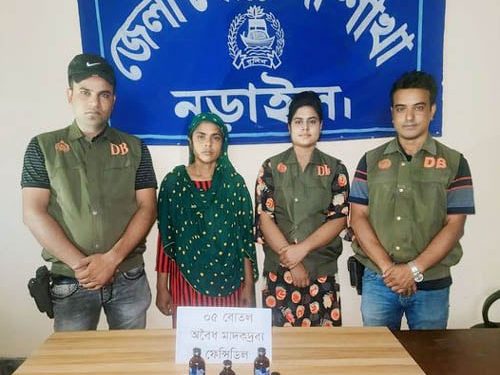 নড়াইলে ফেন্সিডিলসহ মহিলা মাদক ব্যবসায়ী গ্রেফতার