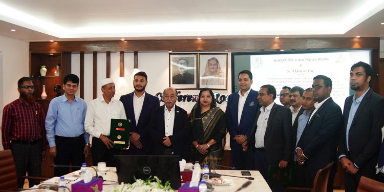 ক্রমাগত লোকসানে থাকা সরকারি চিনিকলগুলোকে আবার ঘুরে দাঁড়াতে সরকারের সাথে যৌথ উদ্যোগে এস.আলম অ্যান্ড কো.
