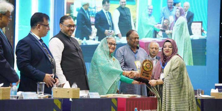 জাতীয় রপ্তানিতে বিশেষ অবদানের জন্য ৪র্থ বারের মত ট্রপি পেলেন – রিমা