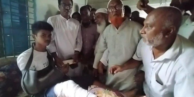 বিএনপির ভারপ্রাপ্ত চেয়ারম্যান তারেক রহমানের নির্দেশে বৈষম্যবিরোধী ছাত্র আন্দোলনে ঢাকায় গুলিতে আহত পোশাক শ্রমিকের পাশে বিএনপি