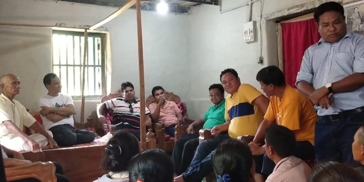 সাপছড়ি দুর্গম মইন পাড়া পরিদর্শনে দুই ইউএনও