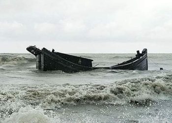 নোয়াখালীর মেঘনা নদীতে ৪টি ট্রলার ডুবি