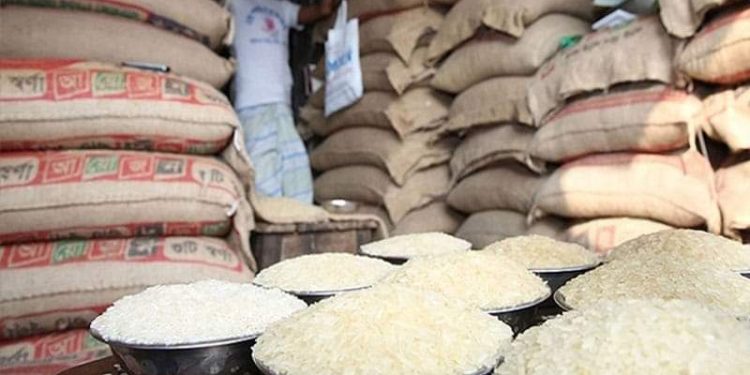 চাটখিলে ওএমএস’র চাল যাচ্ছে কালো বাজারে