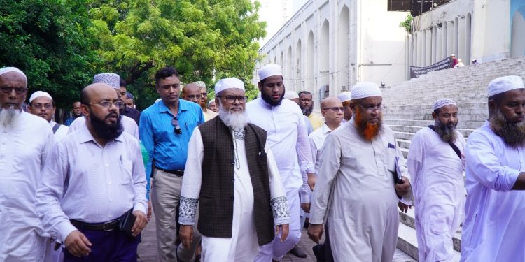 আকস্মিক পরিদর্শনে বায়তুল মোকাররমে ধর্ম উপদেষ্টা