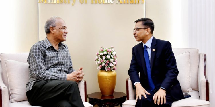 স্বরাষ্ট্র উপদেষ্টার সঙ্গে ভারতীয় হাইকমিশনারের সাক্ষাৎ