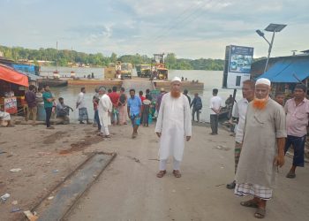 ৫ দিন ধরে  চন্দ্রঘোনা- রাইখালী নৌ রুটে ফেরি চলাচল বন্ধ