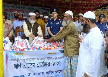 বন্যায় ঘরবন্দী মানুষের ঘরে খাবার পৌঁছে দেয়া হচ্ছে -ধর্ম উপদেষ্টা