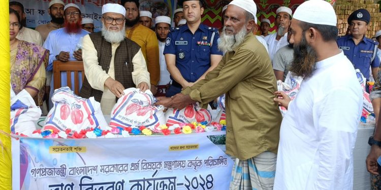 বন্যায় ঘরবন্দী মানুষের ঘরে খাবার পৌঁছে দেয়া হচ্ছে -ধর্ম উপদেষ্টা