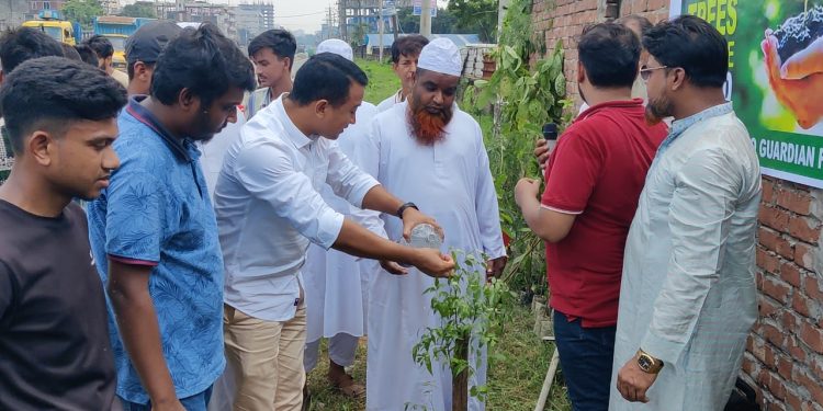 কালিয়াকৈরে ইকো গার্ডেইন ফাউন্ডেশনের বৃক্ষরোপণ কর্মসূচি