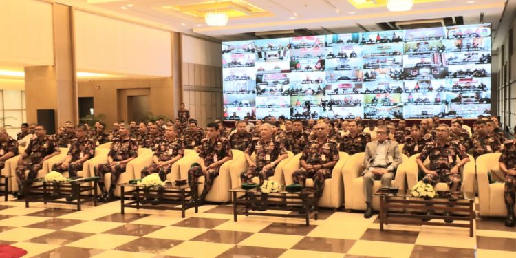 দুর্নীতি থেকে নিজেদের দূরে রাখতে বিজিবি সদস্যদের প্রতি কঠোর নির্দেশ স্বরাষ্ট্র উপদেষ্টার