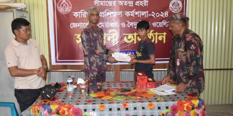 কাপ্তাইয়ে ৪১ বিজিবি উদ্যোগে পানকাটা বিওপি‘র বেকার তরুনদের কারিগরী প্রশিক্ষণের সমাপনী অনুষ্ঠান অনুষ্ঠিত 