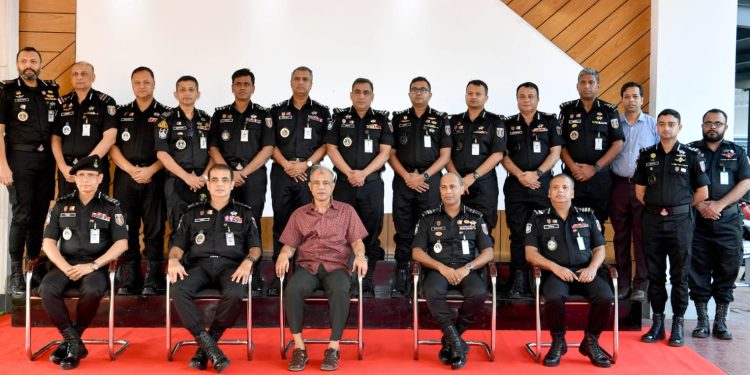 র‍্যাবকে রাজনৈতিক উদ্দেশ্যে ব্যবহার না করার নির্দেশ স্বরাষ্ট্র উপদেষ্টার