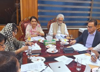 পাহাড় কাটা রোধে জেলা প্রশাসকদের সাথে মতবিনিময় সভা অনুষ্ঠিত