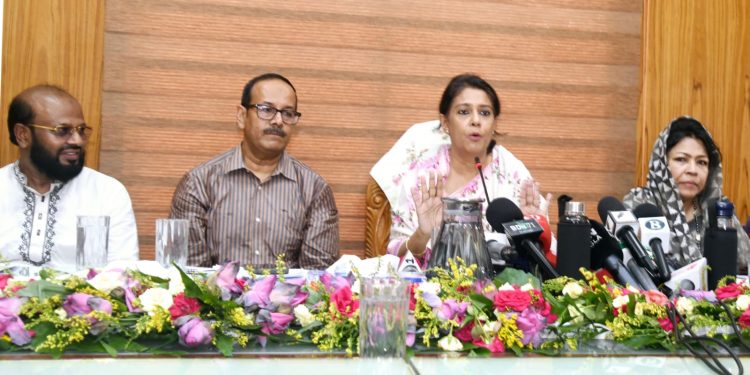 মোহাম্মদপুর কাঁচাবাজারে পলিথিন শপিং ব্যাগ বন্ধে মতবিনিময় সভা: