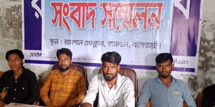 আসামিদের আটক না করার অভিযোগে সংবাদ সম্মেলন 