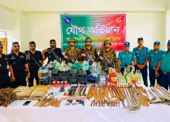 রাজধানীর মোহাম্মদপুরে জেনেভা ক্যাম্প থেকে শীর্ষ মাদক ব্যবসায়ী পিচ্চি রাজাসহ গ্রেফতার ৩৫, বিপুল পরিমাণ অস্ত্র-গুলি ও মাদক উদ্ধার;