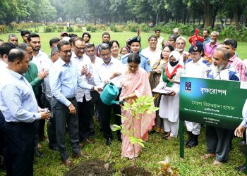 পরিবেশ রক্ষায় পলিথিন ও একক ব্যবহারযোগ্য প্লাস্টিক বর্জনের আহ্বান পরিবেশ উপদেষ্টার