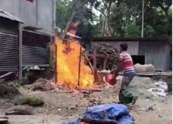 ভাঙ্গায় জমি সংক্রান্ত  বিরোধের জের ধরে প্রবাসীর বাড়িতে হামলা, ভাংচুর, অগ্নিসংযোগ, লুটপাটের অভিযোগ