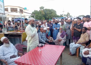 কুয়াকাটা সৈকতের ক্ষুদ্র ব্যবসায়ীদের প্রতিবাদ সভা