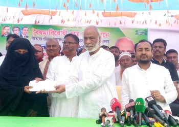 বিএনপির পক্ষ থেকে মেহেরপাড়া ইউনিয়নে বৈষম্য বিরোধী ছাত্র আন্দোলনে নিহতদের পরিবারের মাঝে নগদ অর্থ সহায়তা প্রদান 