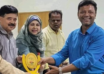 ভালো কাজের পুরস্কার পেলেন সাংবাদিক ফারুক