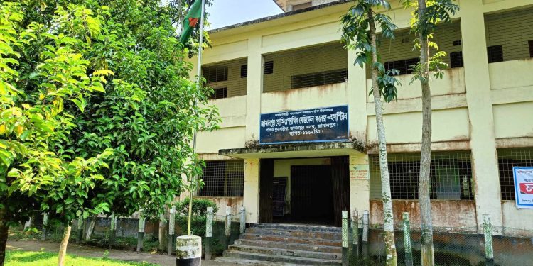 জামালপুর হোমিওপ্যাথিক মেডিকেল কলেজ এন্ড হসপিটাল পঙ্গু করতে আদাজল খেয়ে লেগেছে প্রভাবশালী মির্জা পরিবার