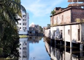 ব্যবসায়ী ও স্বেচ্ছাসেবীদের উদ্যোগে বিরেন্দ্র খাল পরিস্কারে ব্যাপক সাড়া