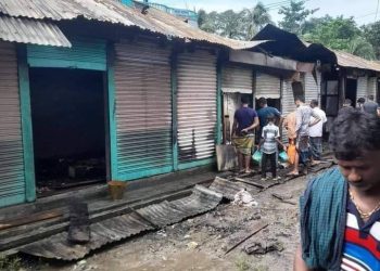 চাটখিলে দশঘরিয়া বাজারে ভয়াবহ অগ্নিকাণ্ডে  ৩২টি দোকান  ভস্মিভূত 