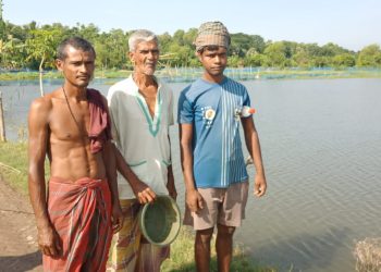 দুই উপজেলার বিল কাঠুরিয়ার প্রায় শতাধিক মৎস ঘের ভেসে কোটি কোটি টাকার ক্ষতি