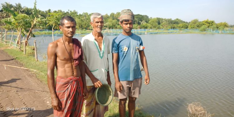 দুই উপজেলার বিল কাঠুরিয়ার প্রায় শতাধিক মৎস ঘের ভেসে কোটি কোটি টাকার ক্ষতি