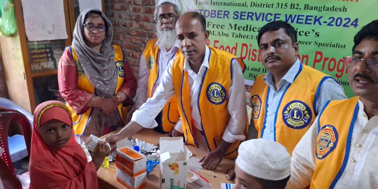 জামালপুরে লায়ন্স ক্লাব অব ঢাকা ধলেশ্বরী পূর্বাচল লায়ন্স ফ্যামিলীর উদ্যোগে ফ্রি মেডিকেল ক্যাম্প ও ঢেউটিন বিতরণ করা হয়েছে
