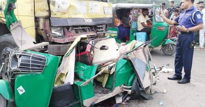 নরসিংদীতে সড়ক দুর্ঘটনায় অটোরিকশার ছয় যাত্রী নিহত