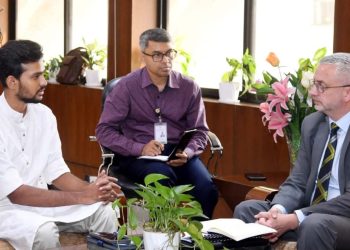 শ্রম ও কর্মসংস্থান উপদেষ্টার সাথে ইউরোপীয় ইউনিয়নের রাষ্ট্রদূতের সৌজন্য সাক্ষাৎ