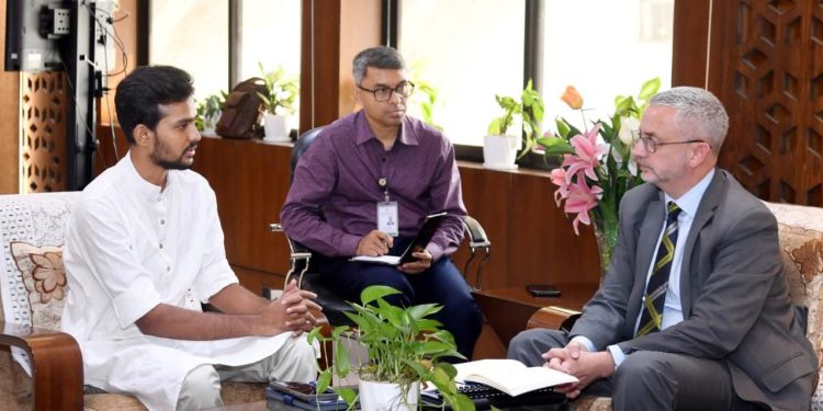 শ্রম ও কর্মসংস্থান উপদেষ্টার সাথে ইউরোপীয় ইউনিয়নের রাষ্ট্রদূতের সৌজন্য সাক্ষাৎ