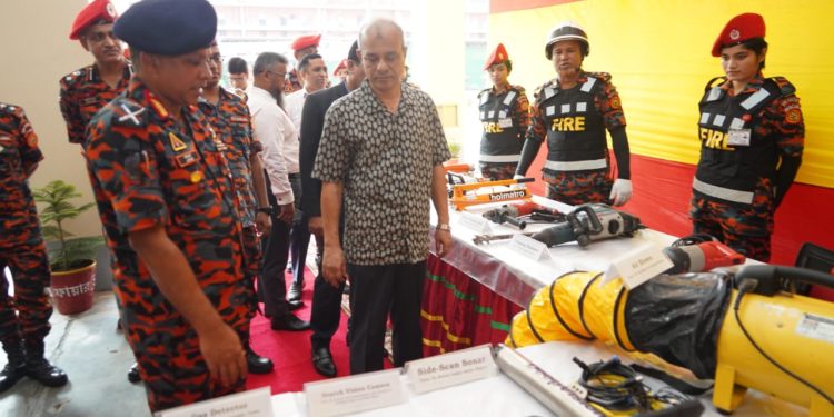 ফায়ার সার্ভিসকে সুনাম অক্ষুণ্ণ রেখে কাজ করার আহ্বান স্বরাষ্ট্র উপদেষ্টার