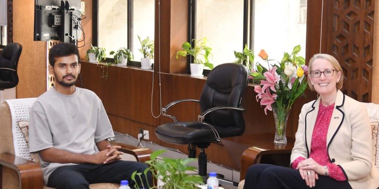 শ্রম ও কর্মসংস্থান উপদেষ্টার সাথে ব্রিটিশ হাইকমিশনারের সৌজন্য সাক্ষাৎ