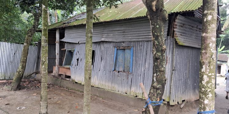 জামালপুরে জোরপূর্বক জমি বেদখল ও বাড়িঘর ভাংচুর