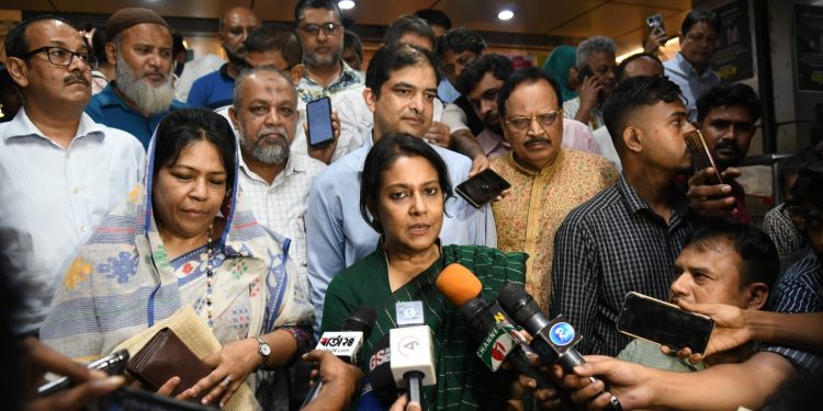 সুস্থ পরিবেশের জন্য পলিথিনের শপিং ব্যাগের বিকল্প ব্যবহারের আহ্বান জানালেন পরিবেশ উপদেষ্টা সৈয়দা রিজওয়ানা হাসান