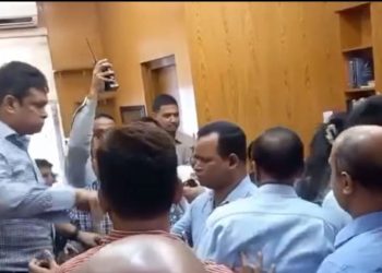 সচিবালয়ে বিশৃঙ্খলা সৃষ্টিকারীদের ১৭ জন উপসচিবকে শাস্তি