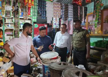 দেবহাটায় মেয়াদ উত্তীর্ণ পণ্য বিক্রয় করার দায়ে অর্থ দন্ড